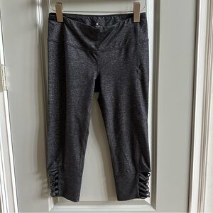 Athleta Quest Criss Cross Chaturanga Capri Leggings Grey Size M
